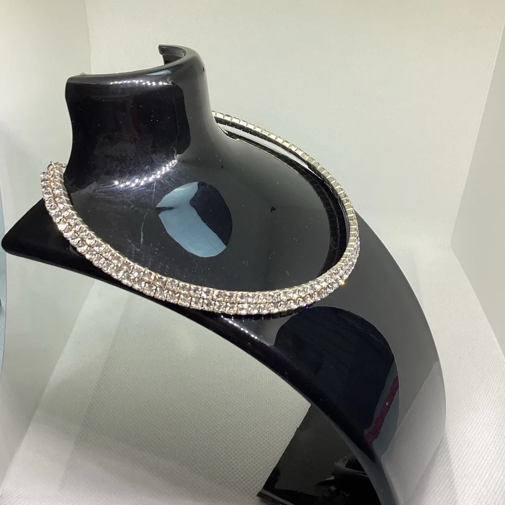 Silver tone Rhinestone Necklace - Picture 2 of 8